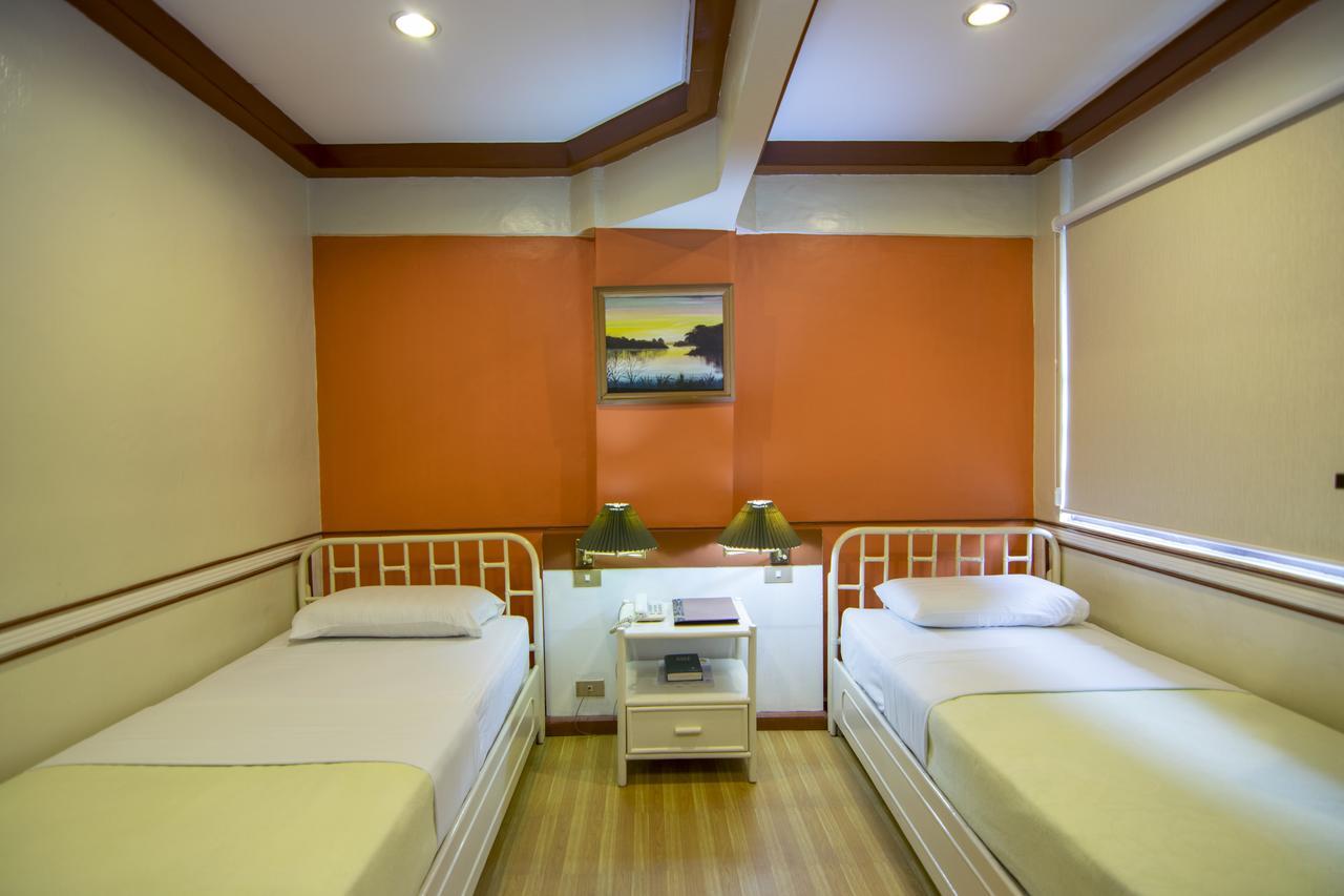 The Manor Hotel Davao Exterior foto