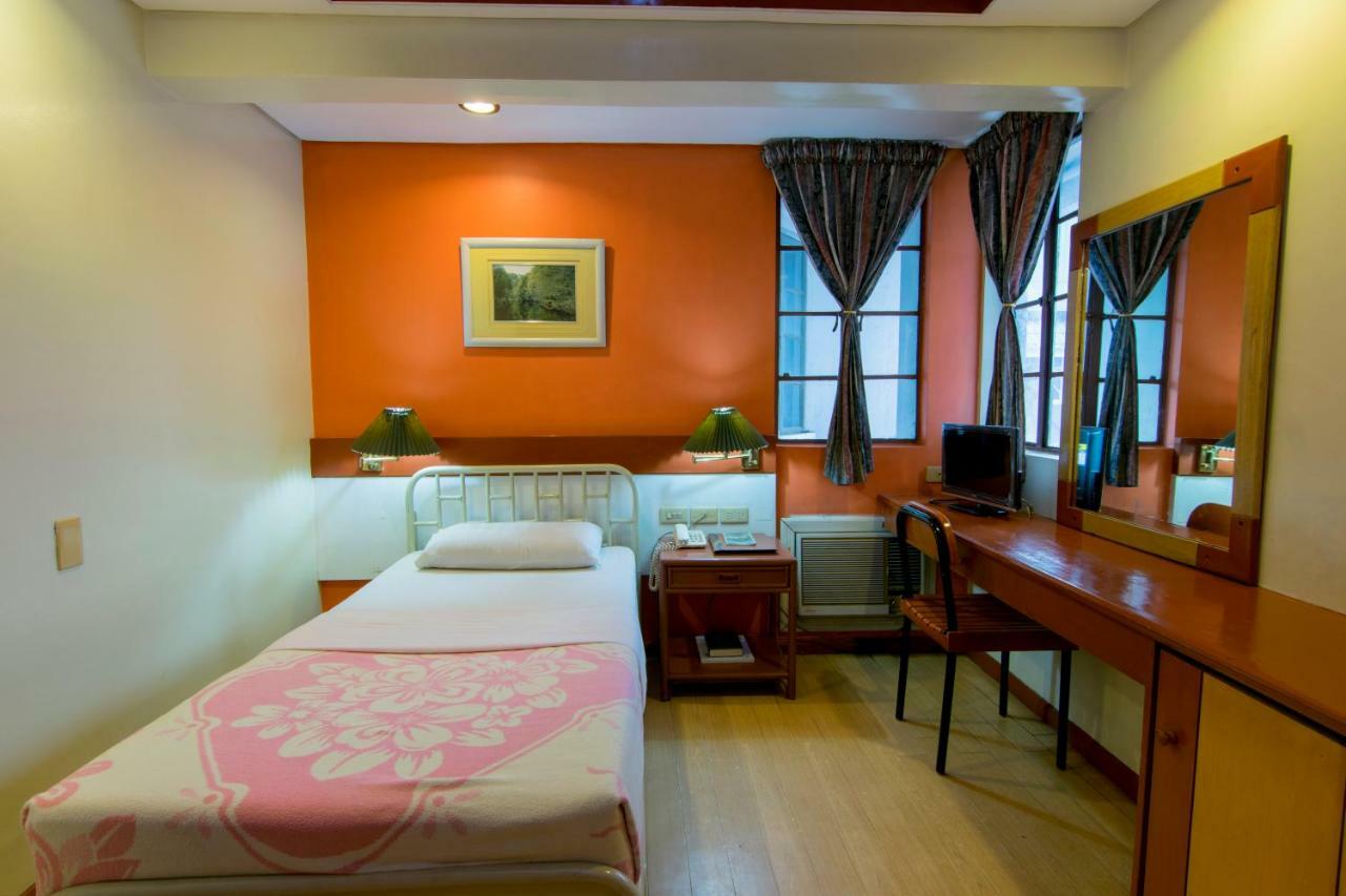 The Manor Hotel Davao Exterior foto